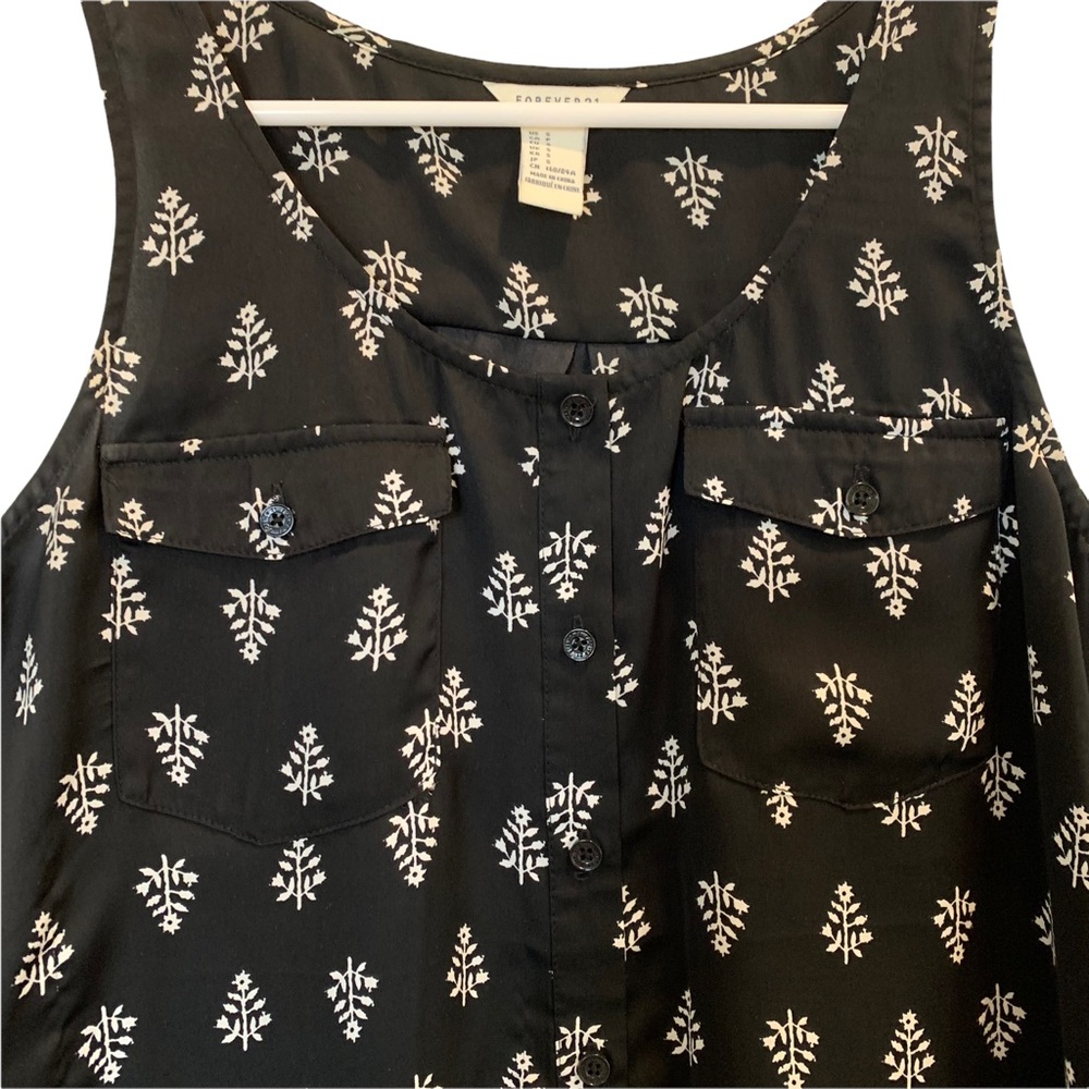 Forever 21 Black & White Sleeveless Top Size Small - Picture 2 of 10